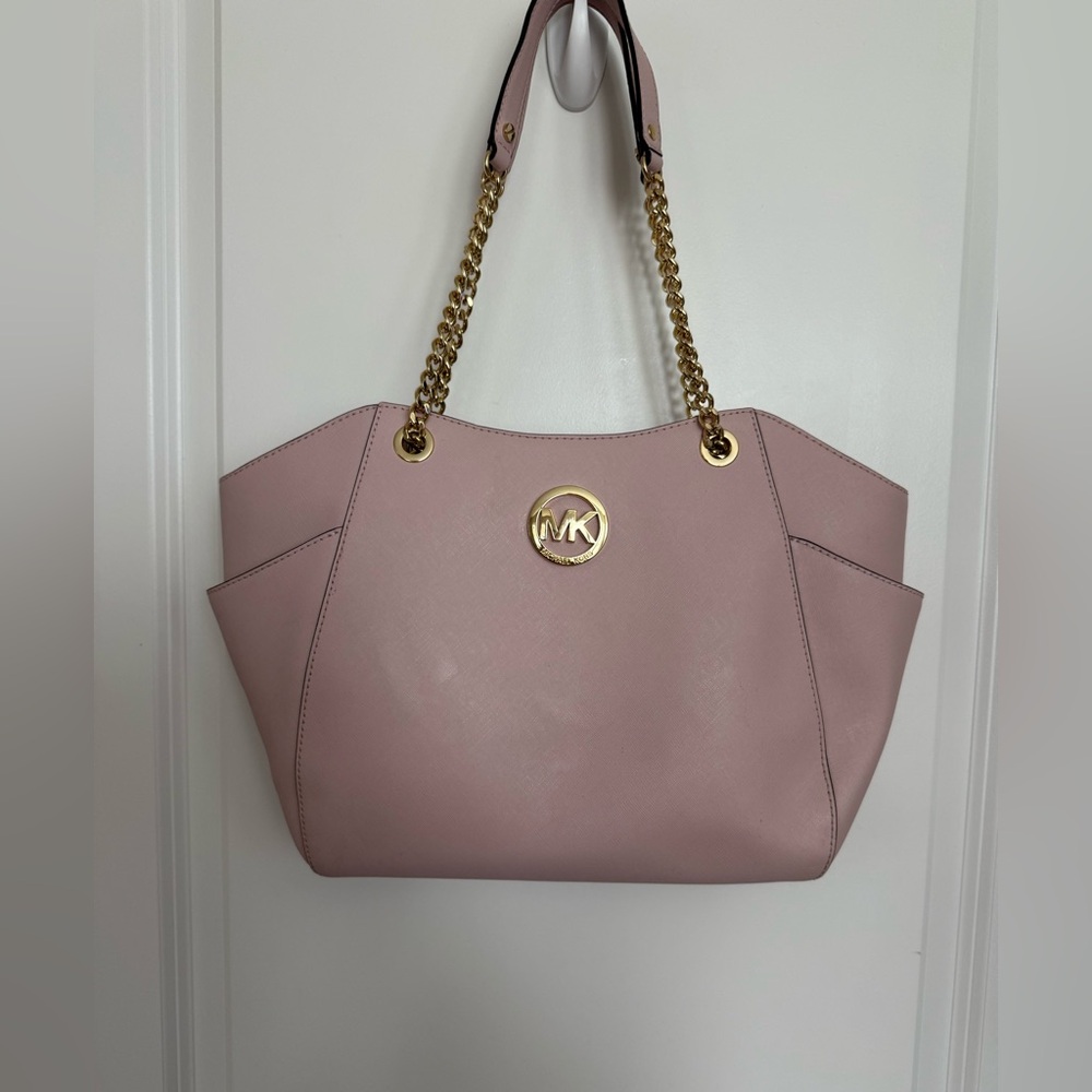 Michael Kors Blush Pink Shoulder Bag with Gold Chain “Jet Set Traveler”